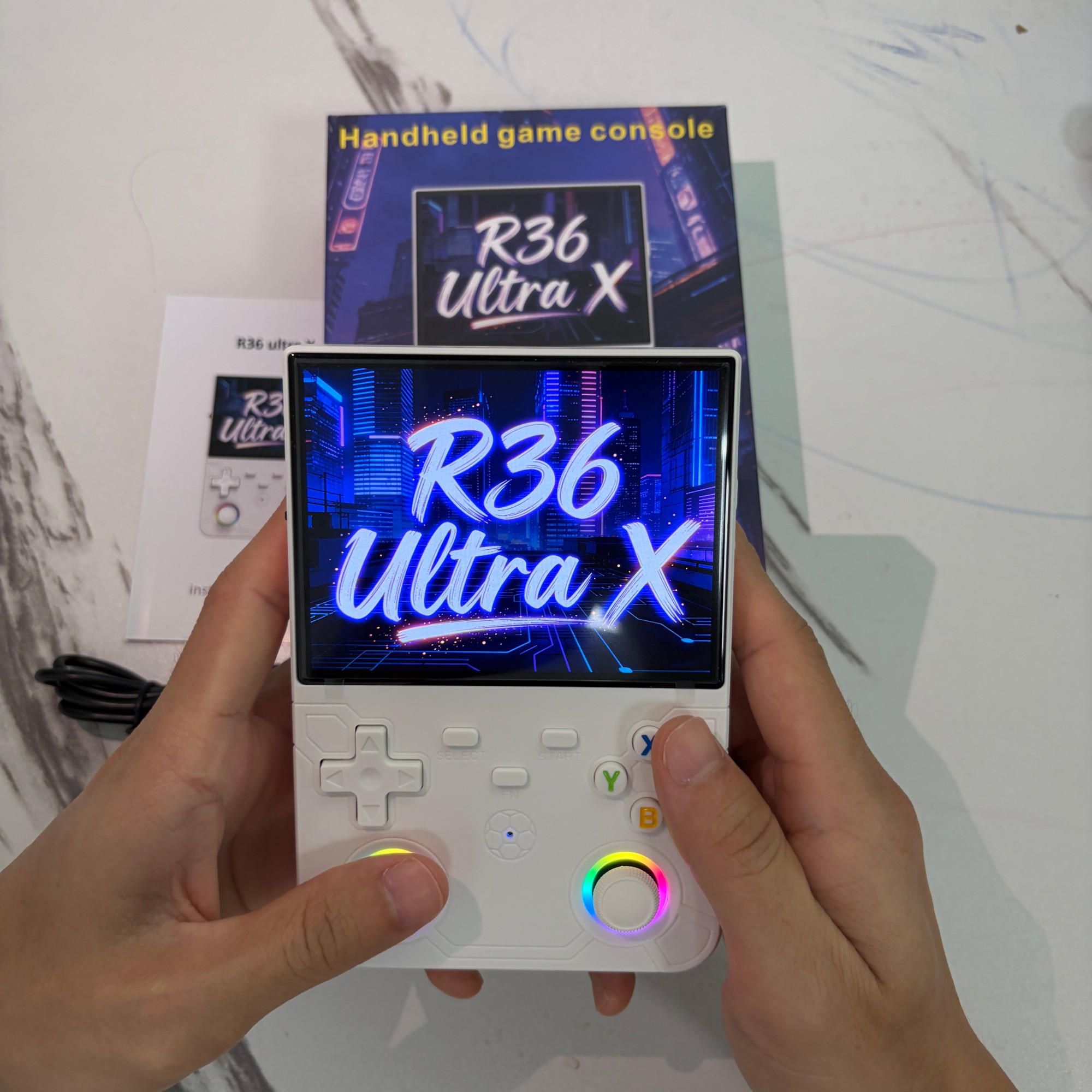 R36 Ultra X ポータブルレトロゲームプレーヤー 2 - Gaming Console R36 Ultra のレビューと価格